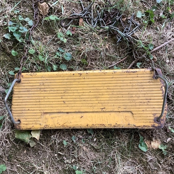 1950’s Vintage Metal Yellow Chippy Paint School Yard Swing Chains - Picture 3 of 8